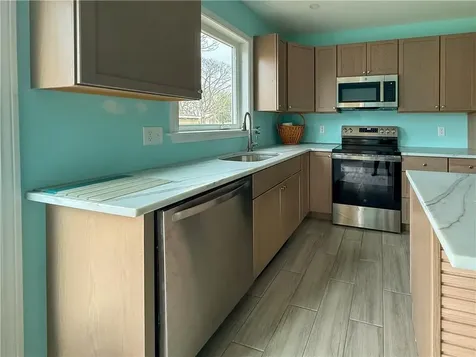 0125 Homestead Avenue Portsmouth RI 02872