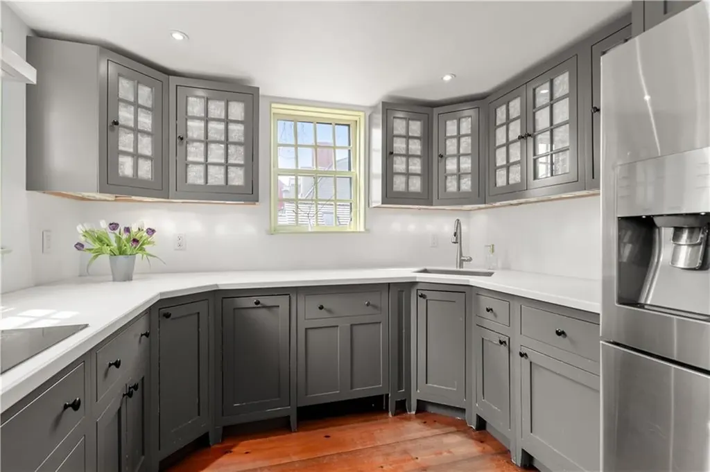 16 Bridge Street Newport RI 02840