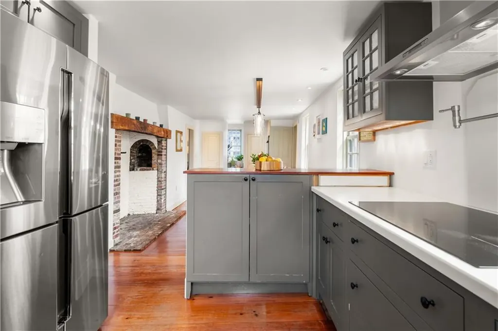16 Bridge Street Newport RI 02840