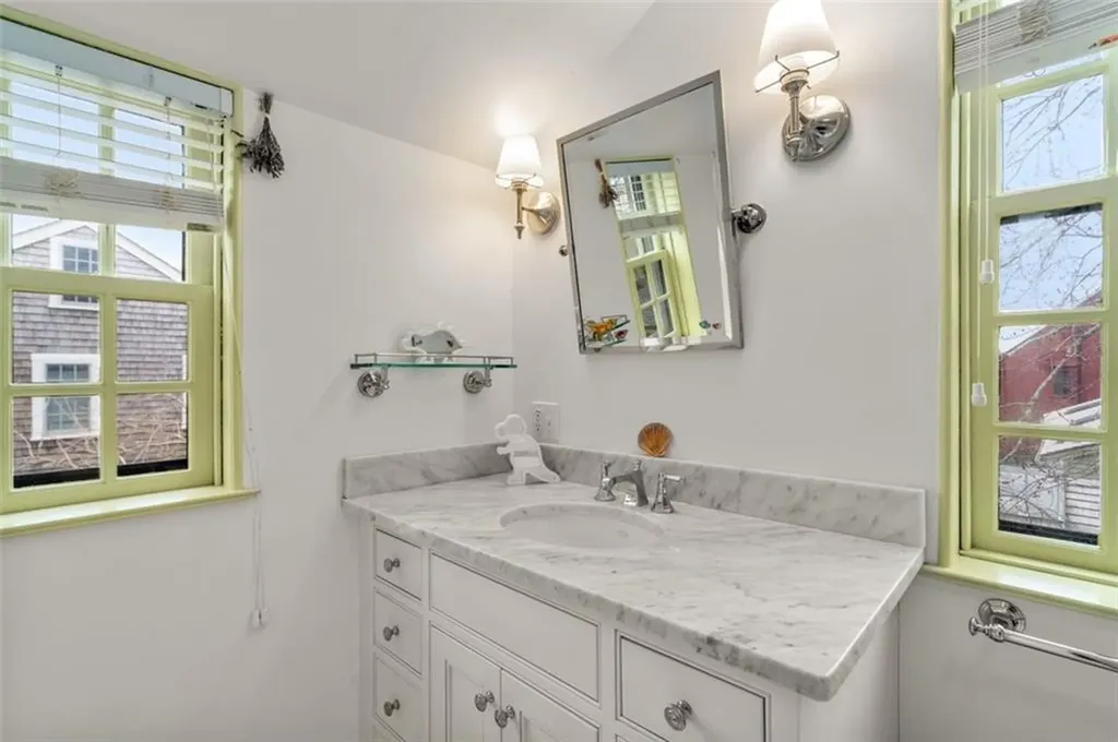 16 Bridge Street Newport RI 02840