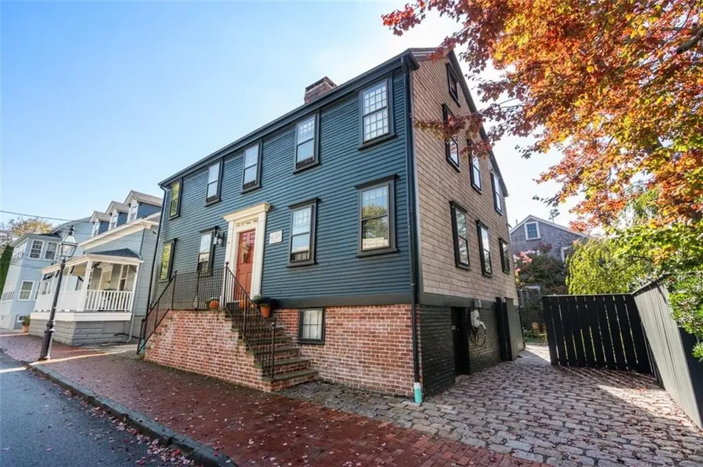 16 Bridge Street Newport RI 02840
