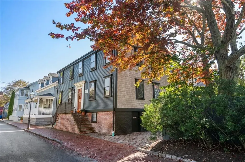 16 Bridge Street Newport RI 02840