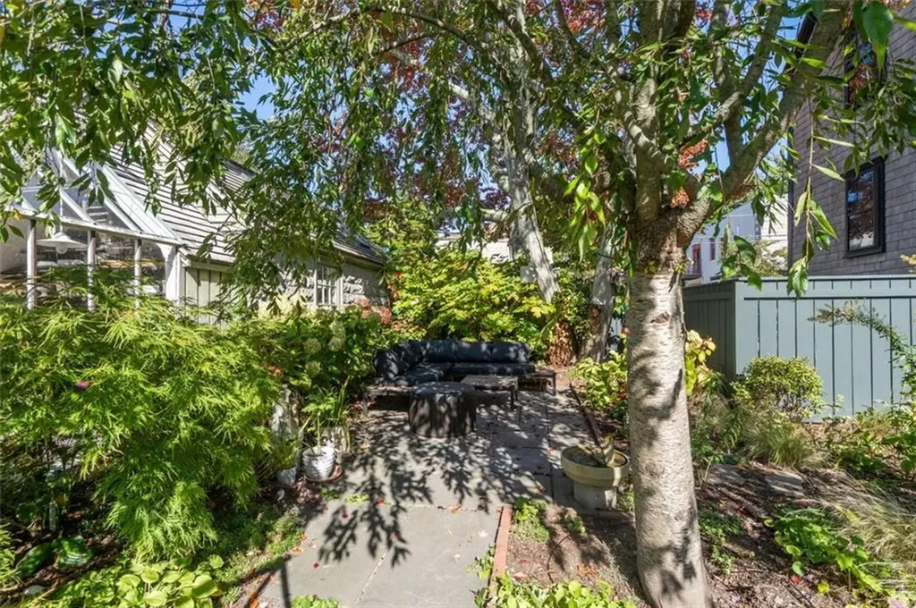 16 Bridge Street Newport RI 02840