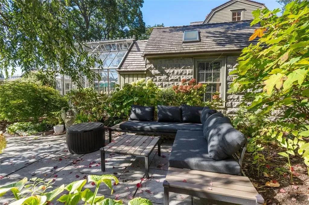 16 Bridge Street Newport RI 02840