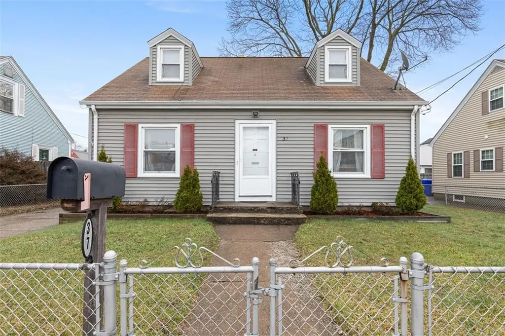 37 Grand Avenue Pawtucket RI 02861