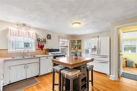 37 Grand Avenue Pawtucket RI 02861