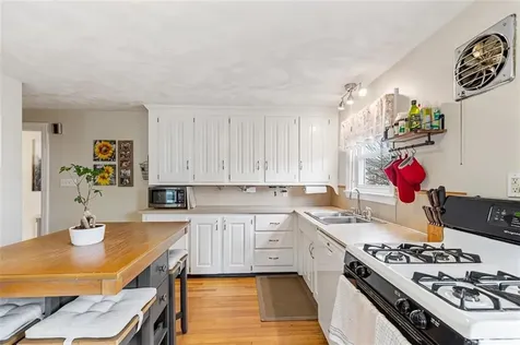 37 Grand Avenue Pawtucket RI 02861
