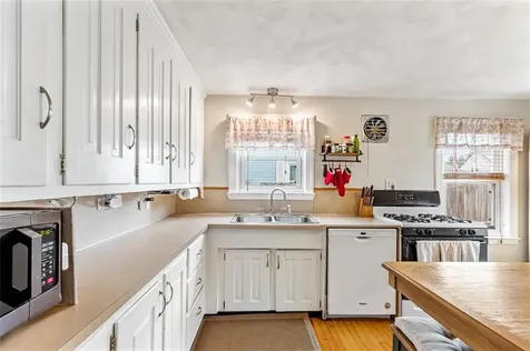 37 Grand Avenue Pawtucket RI 02861
