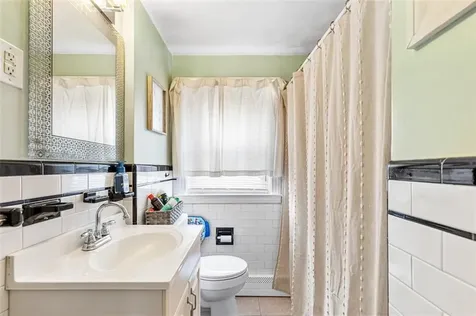 37 Grand Avenue Pawtucket RI 02861