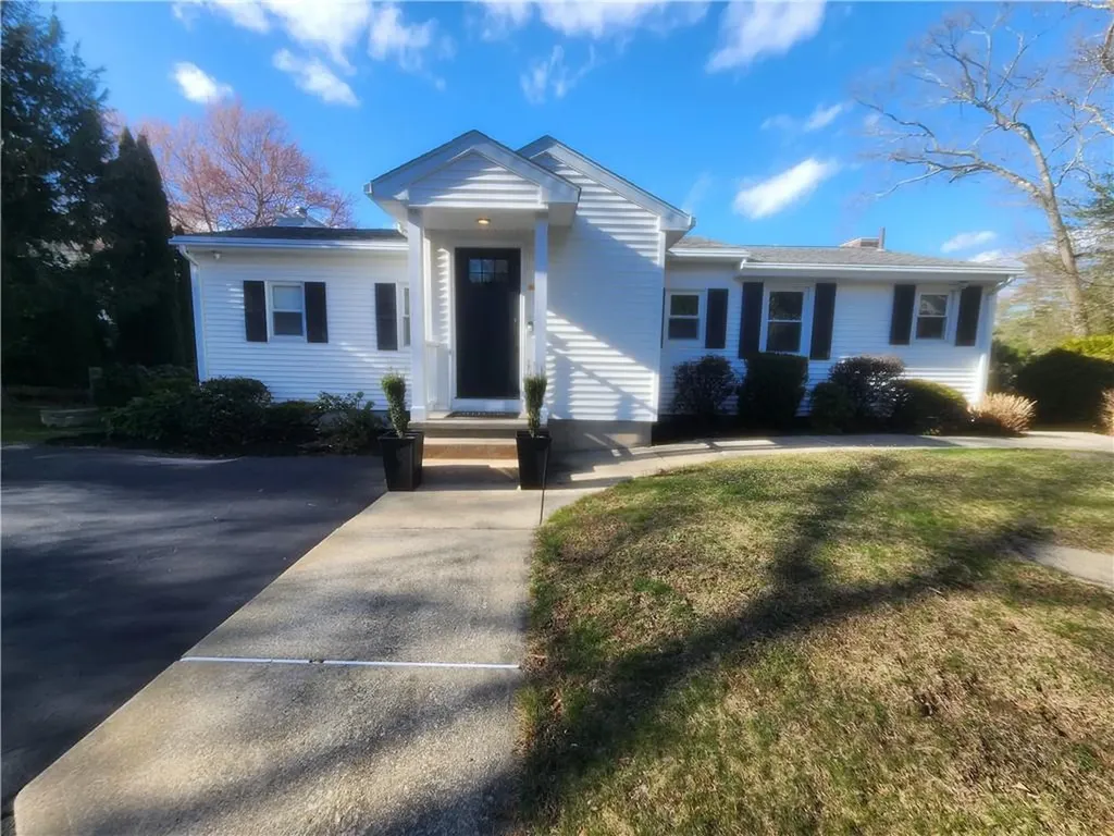52 Lake Shore Drive Johnston RI 02919