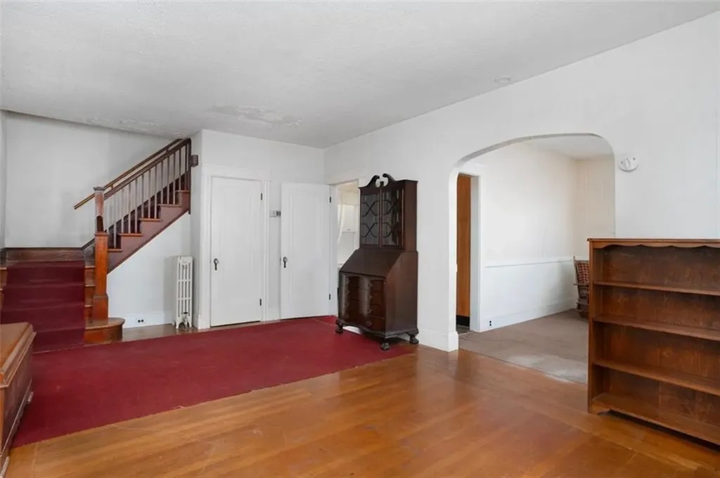 89 Burnside Street Cranston RI 02910