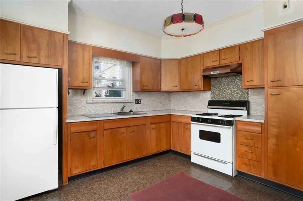 89 Burnside Street Cranston RI 02910