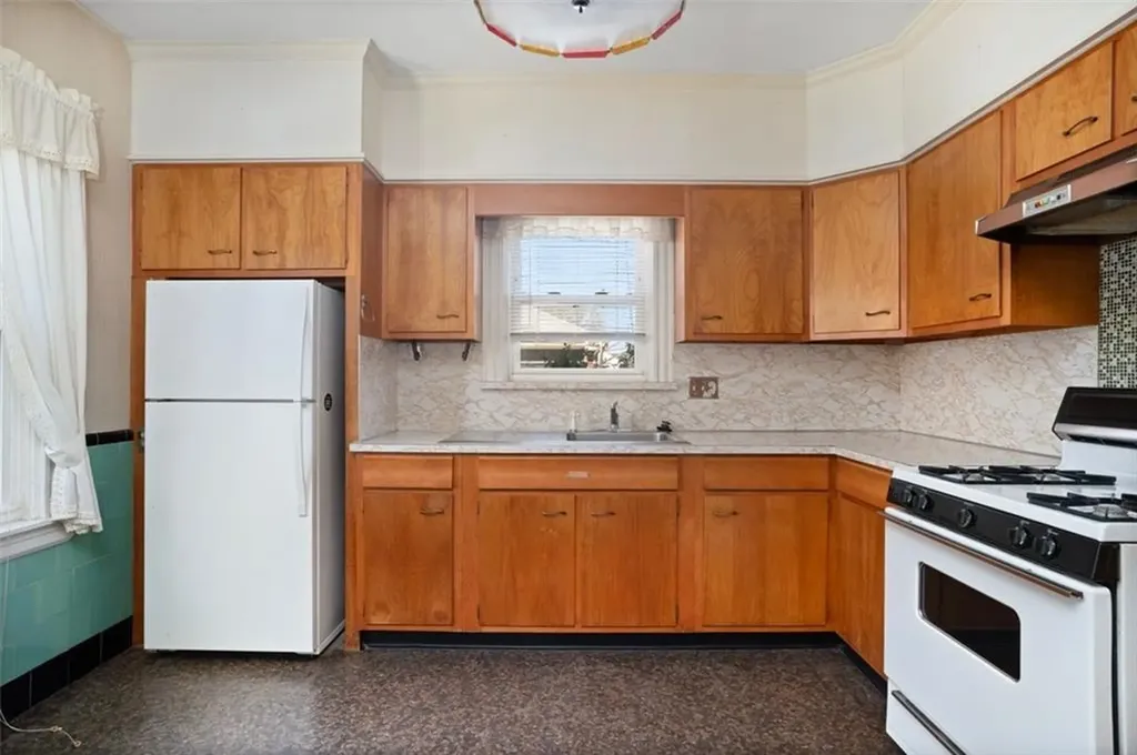 89 Burnside Street Cranston RI 02910