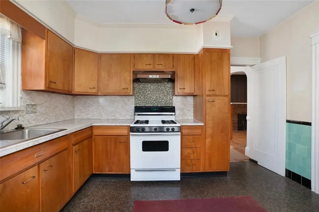 89 Burnside Street Cranston RI 02910