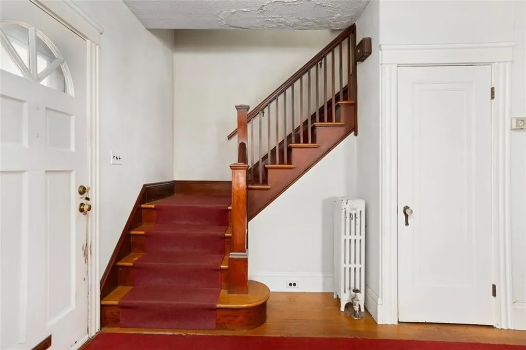 89 Burnside Street Cranston RI 02910