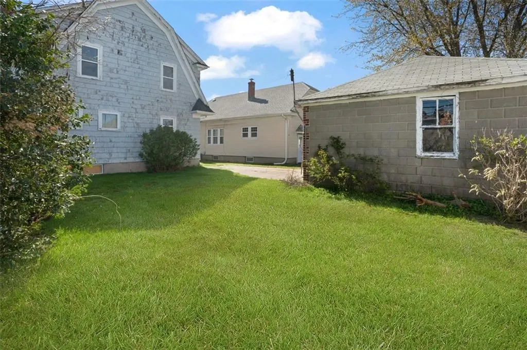 89 Burnside Street Cranston RI 02910