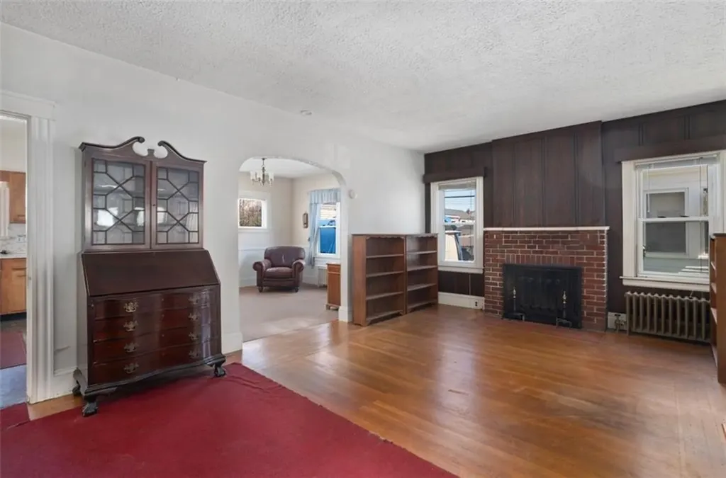 89 Burnside Street Cranston RI 02910