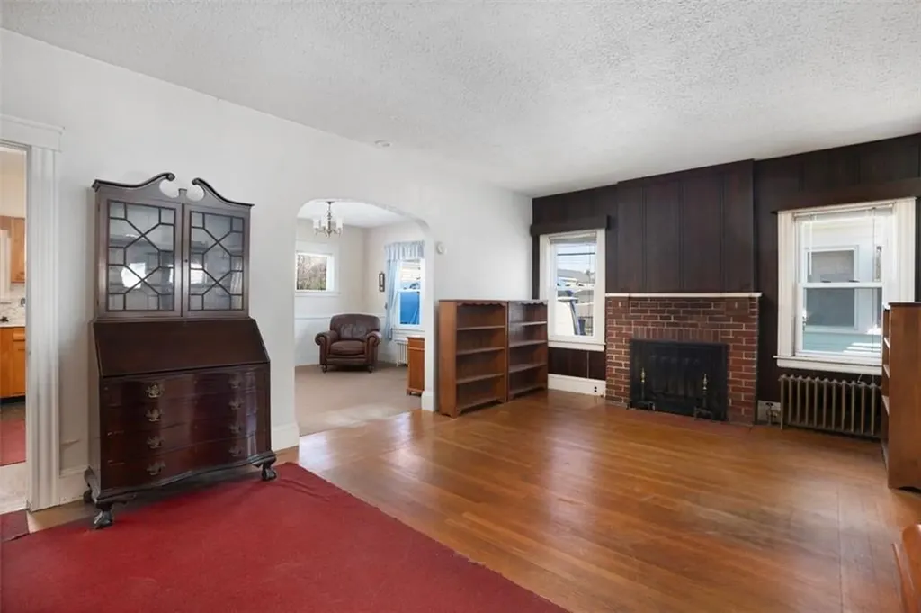 89 Burnside Street Cranston RI 02910