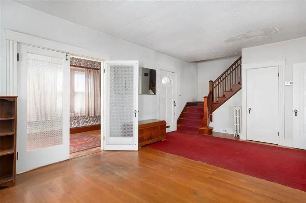 89 Burnside Street Cranston RI 02910