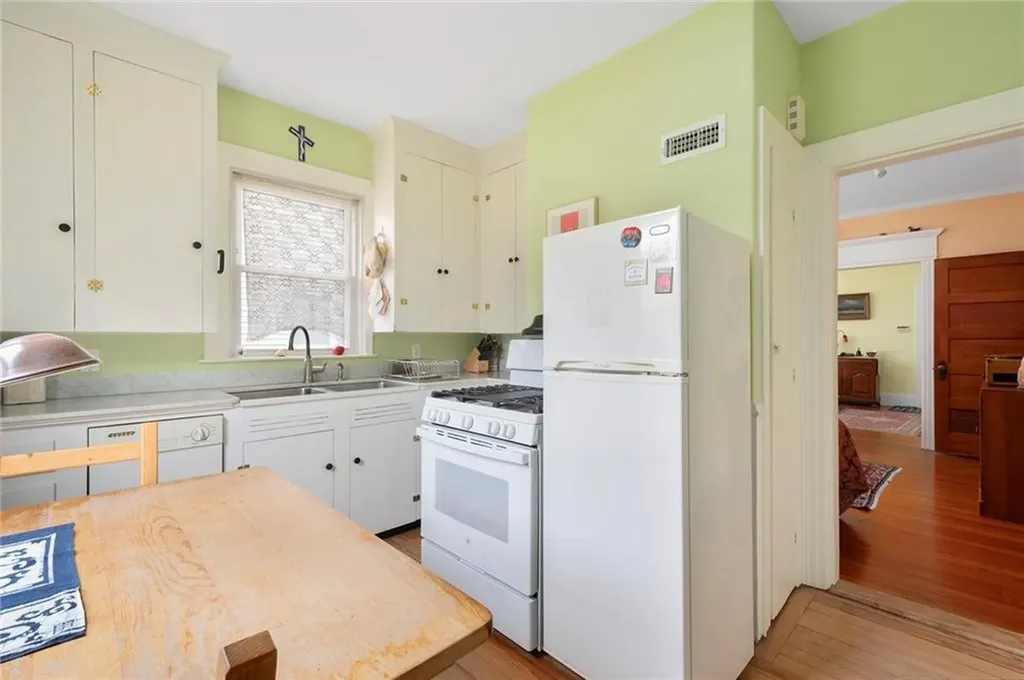 12 Lauriston Street Providence RI 02906