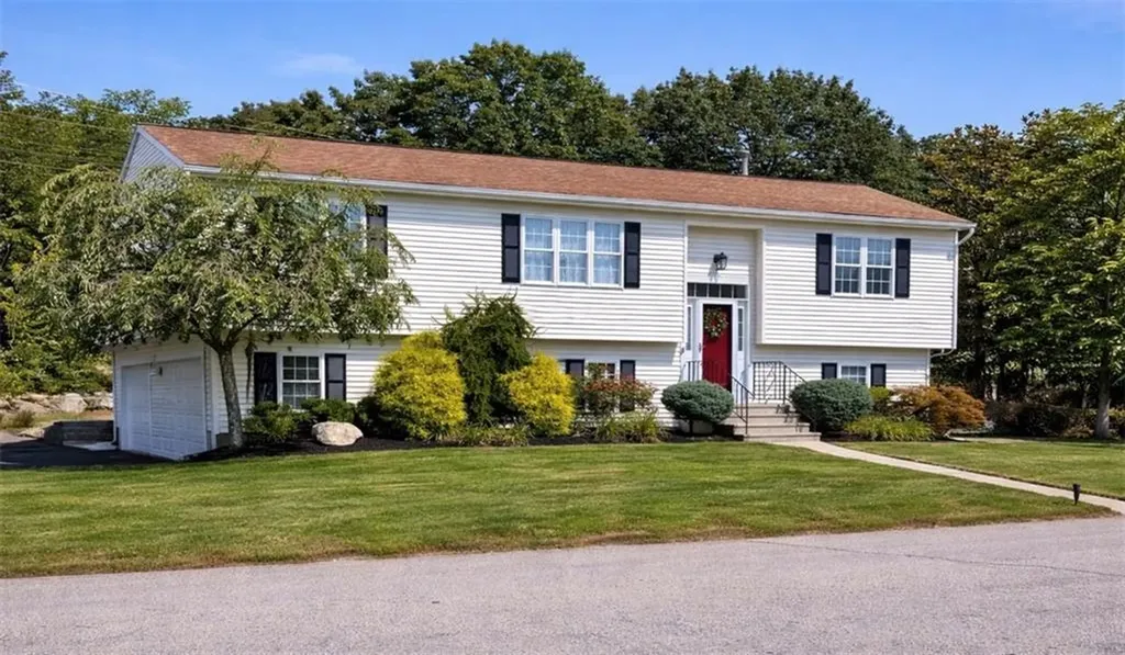 30 Sprague Circle Johnston RI 02919