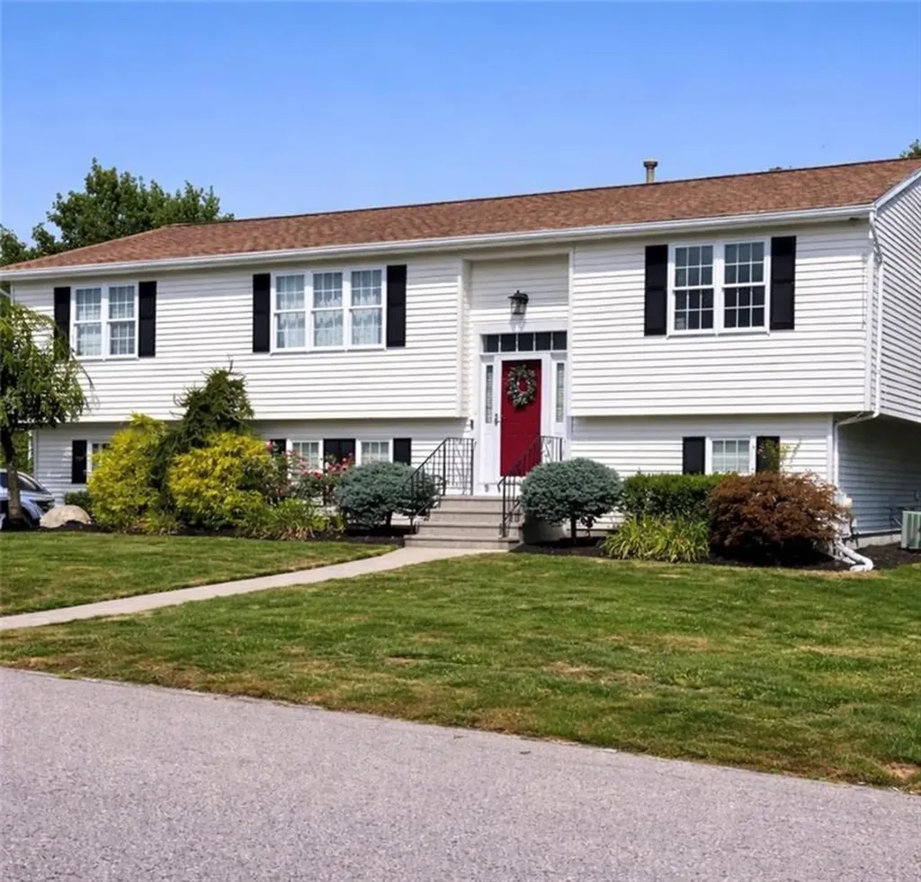 30 Sprague Circle Johnston RI 02919