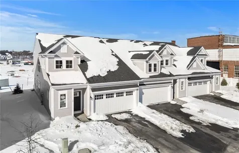 32 East Point Drive East Providence RI 02916