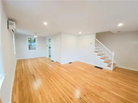 1 3 Shangri-la Lane Middletown RI 02842