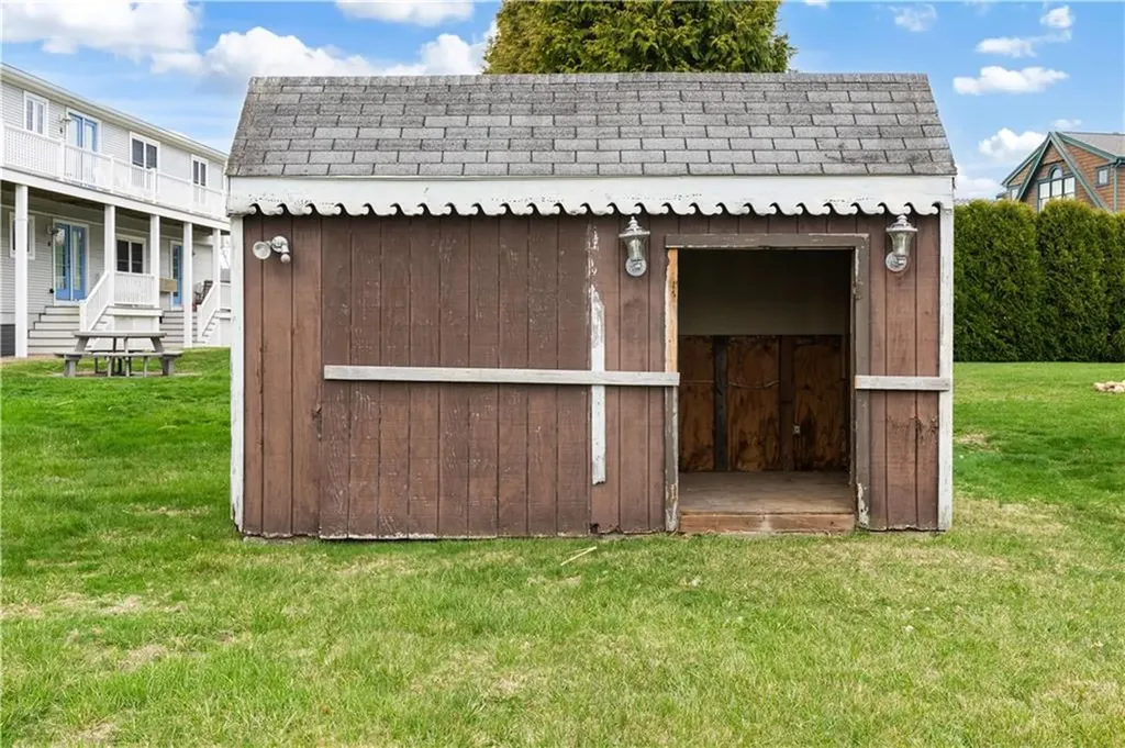 16 Rabbit Run Westerly RI 02891