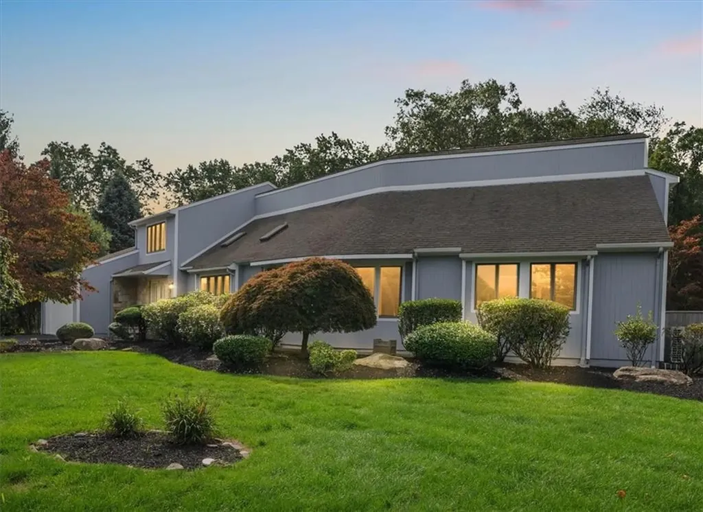 30 Dutchess Drive Cranston RI 02921