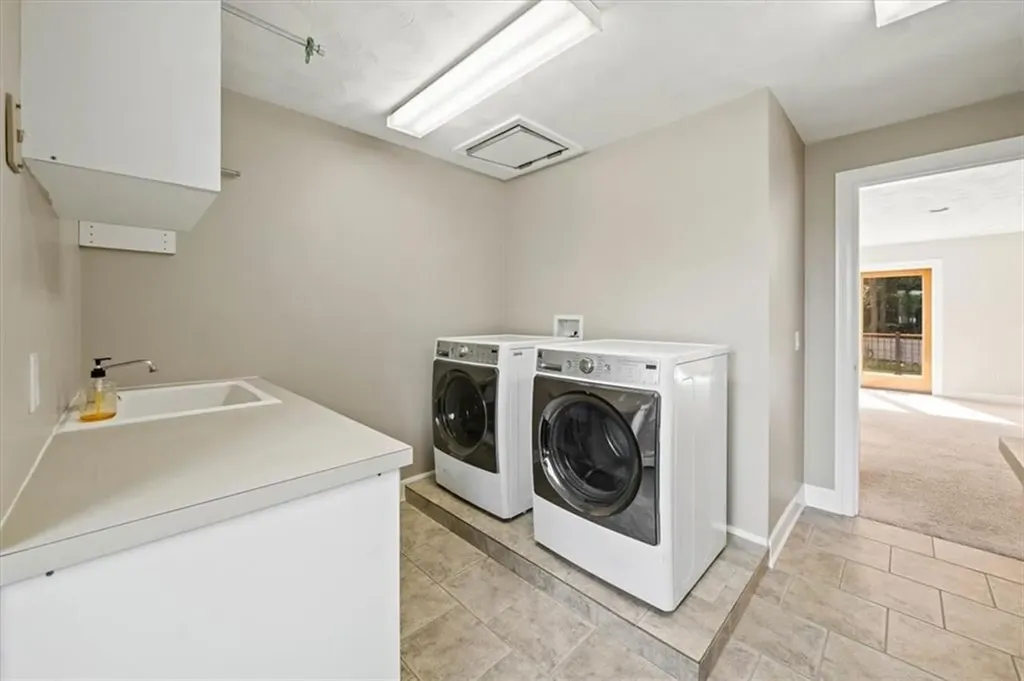 30 Dutchess Drive Cranston RI 02921