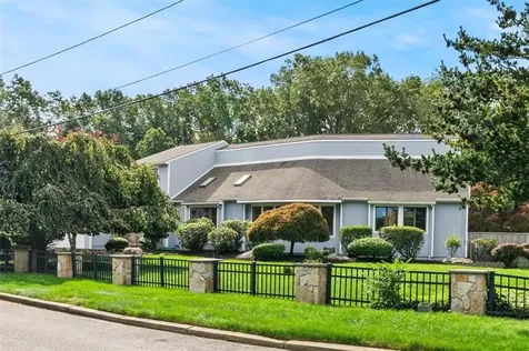 30 Dutchess Drive Cranston RI 02921