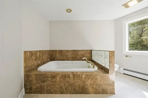 30 Dutchess Drive Cranston RI 02921