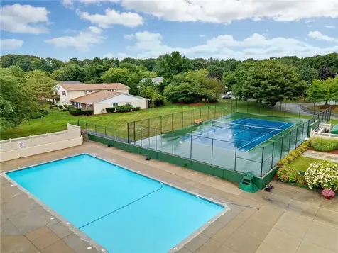 543 Quisset Court Warwick RI 02886