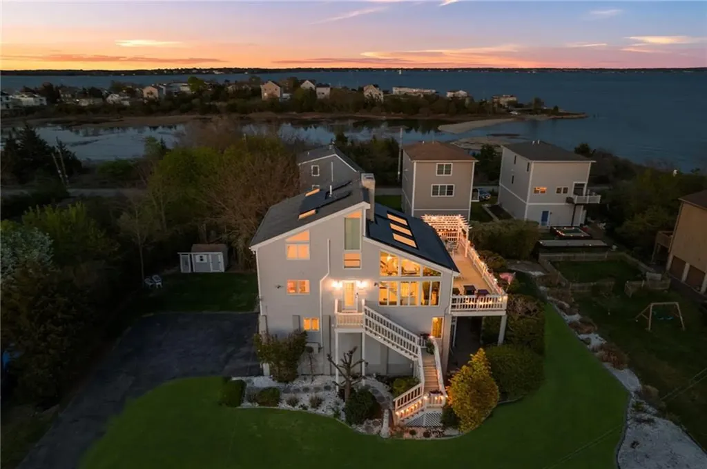 84 Dundas Avenue Warwick RI 02888