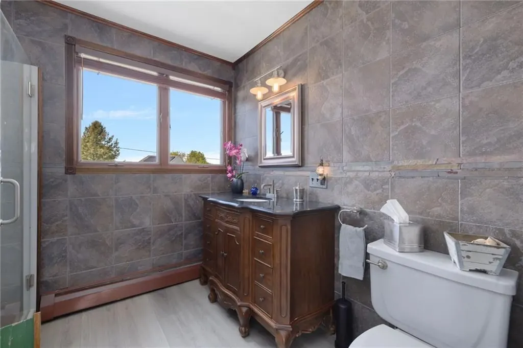 84 Dundas Avenue Warwick RI 02888