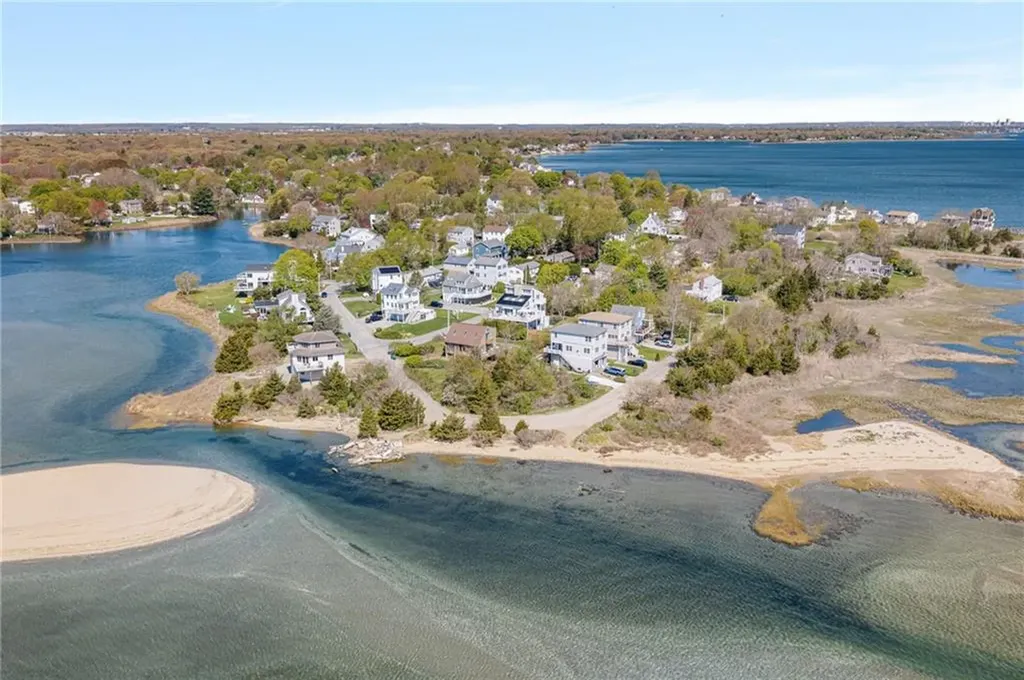 84 Dundas Avenue Warwick RI 02888