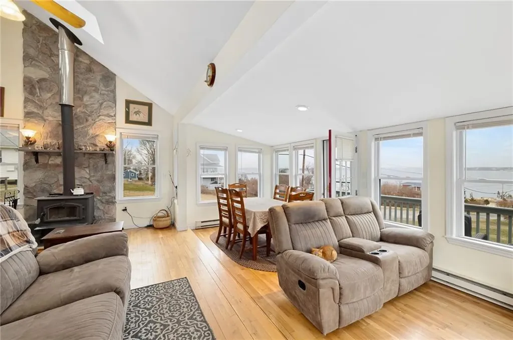 26 Pier Road Portsmouth RI 02872