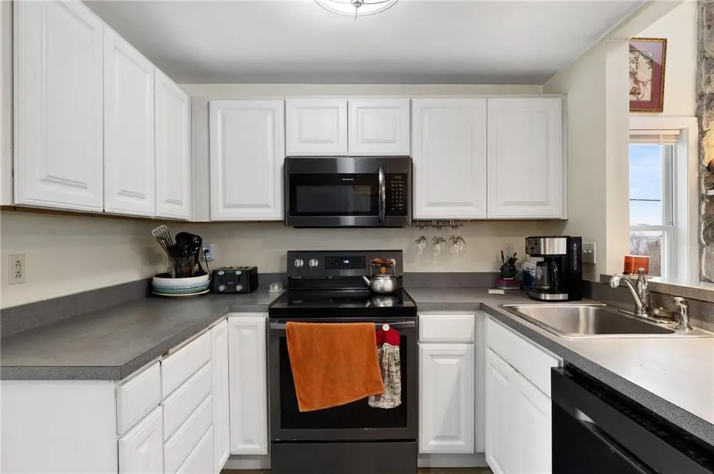 26 Pier Road Portsmouth RI 02872