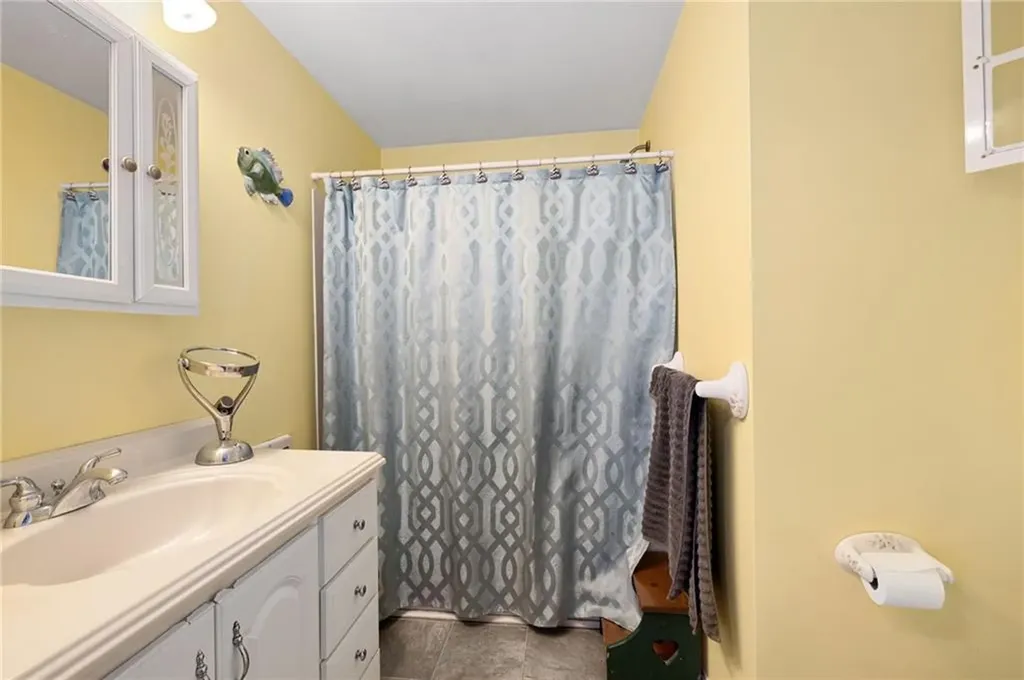 26 Pier Road Portsmouth RI 02872