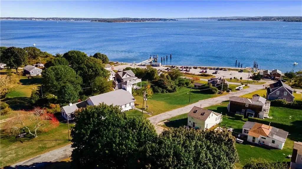26 Pier Road Portsmouth RI 02872