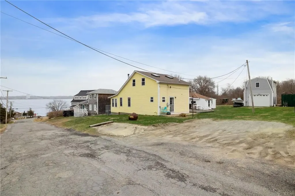 26 Pier Road Portsmouth RI 02872
