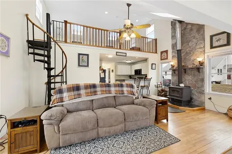 26 Pier Road Portsmouth RI 02872
