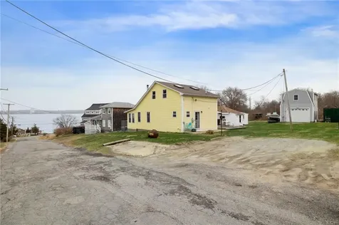26 Pier Road Portsmouth RI 02872
