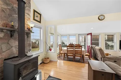 26 Pier Road Portsmouth RI 02872