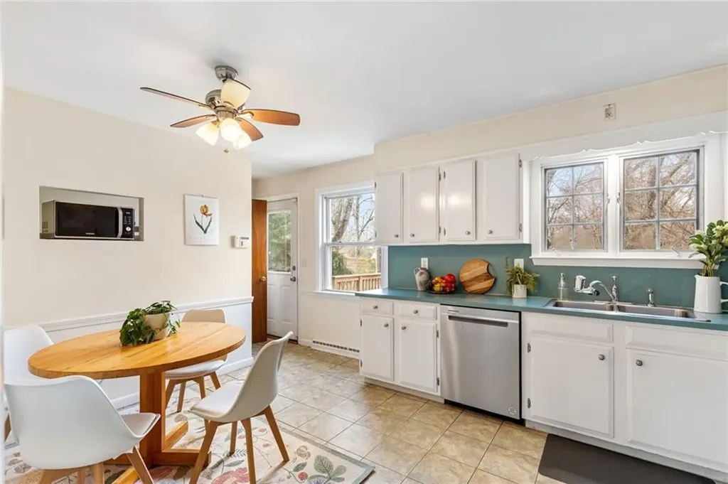 32 Overhill Road Warren RI 02885