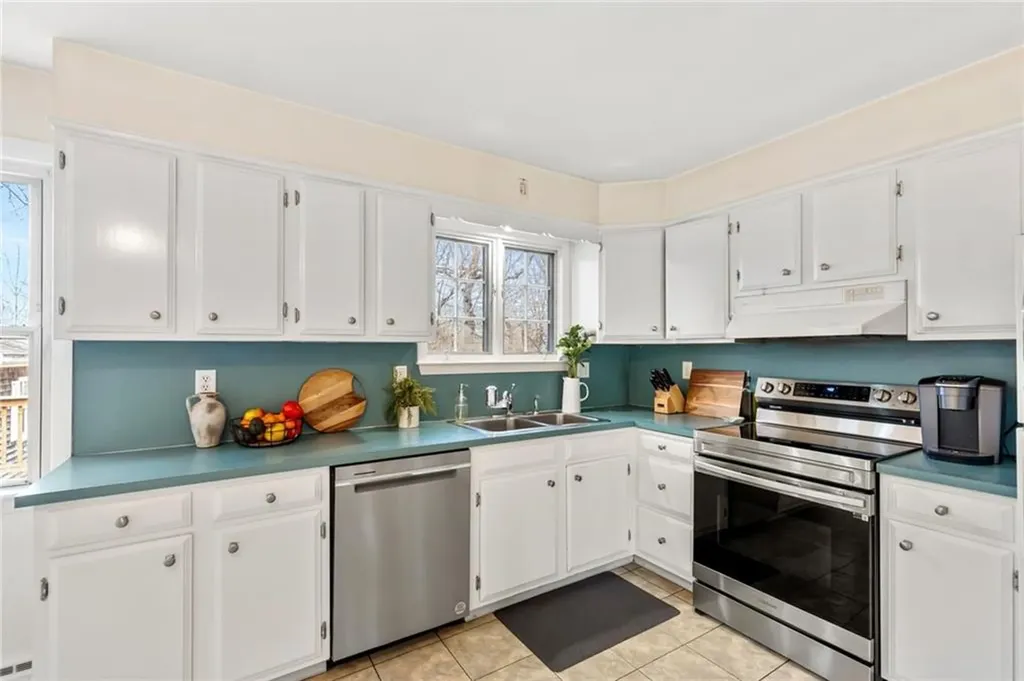 32 Overhill Road Warren RI 02885