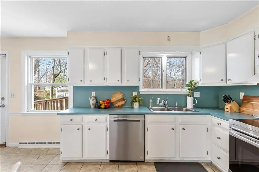 32 Overhill Road Warren RI 02885