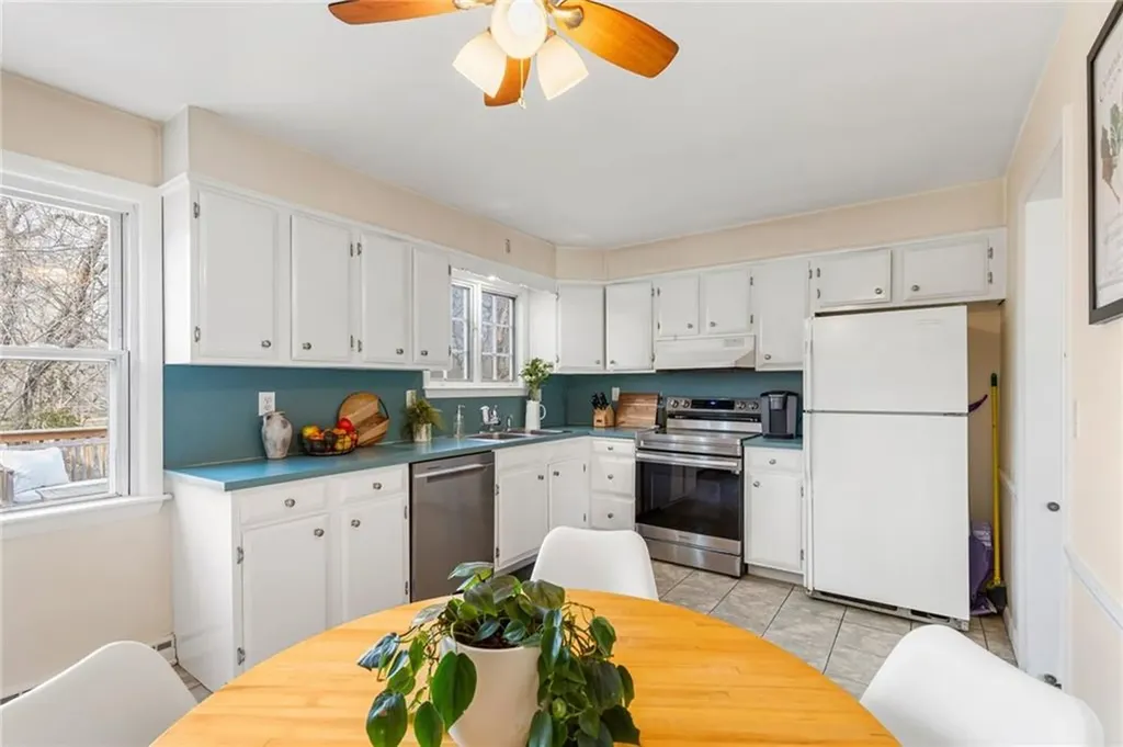 32 Overhill Road Warren RI 02885