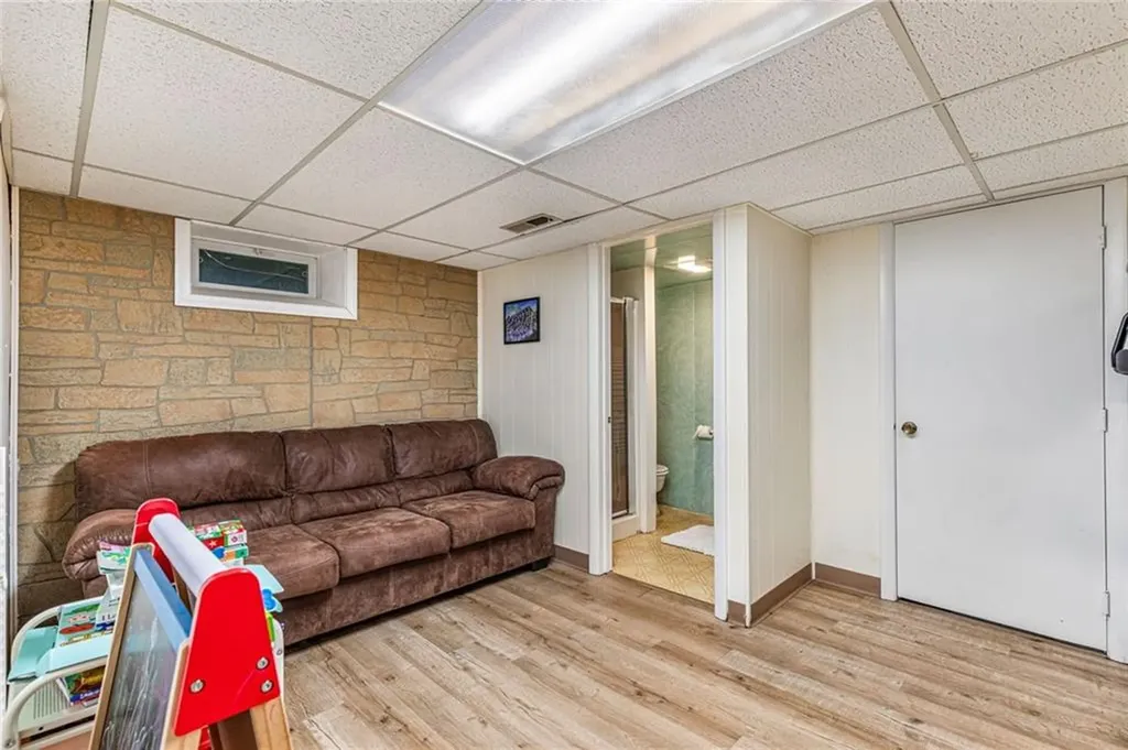 32 Overhill Road Warren RI 02885